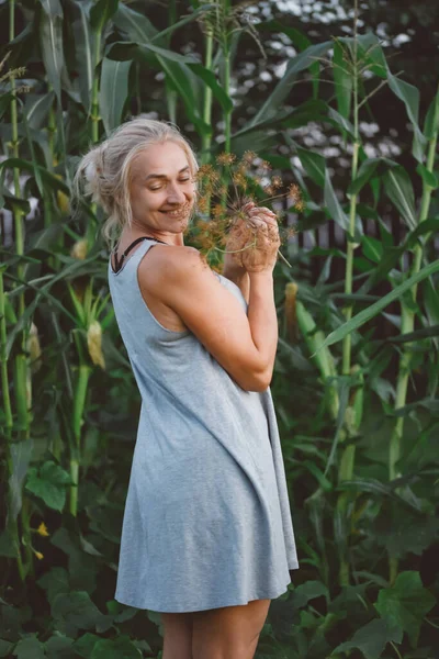 Girl Gardener Rubber Glove Posing Outdoors Countryside Woman Gray Dress — Stock Photo, Image