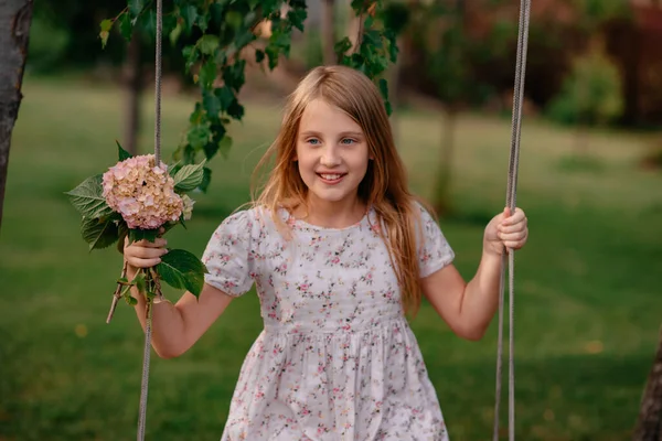 Portret Van Een Prachtig Glimlachend Klein Meisje Van Jaar Oud — Stockfoto