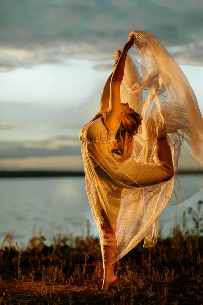 Beautiful Blonde Girl Delicate White Dress Seashore Sunset Lady Walks — Stock Photo, Image