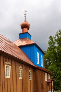 Ormandaki eski ahşap kilise..