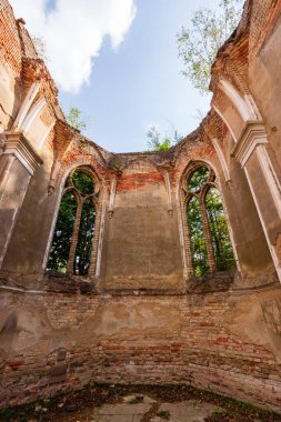 Eski şehrin eski terk edilmiş binası. Başkentin en ünlü simgesi.