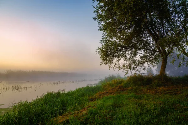 Hermoso Atardecer Sobre Lago — Foto de Stock