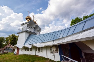 Epifani Manastırı Kilisesi en güzel gökyüzünün şehrinde.