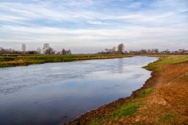 Nehir ve Dinyeper Gölü