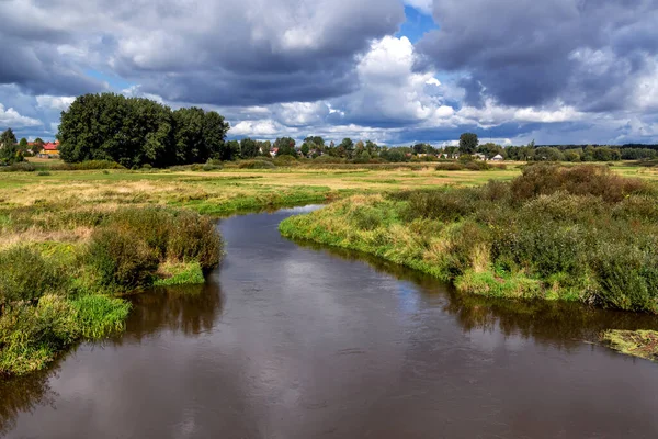 Beau Paysage Estival Avec Une Rivière Milieu — Photo