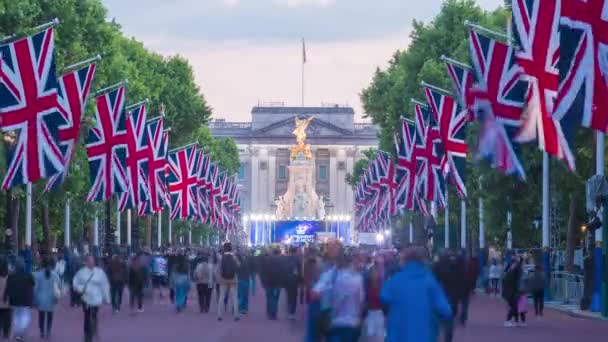 United Kingdom London Buckingham Palace Mall Decorated Queens Platinum Jubilee — Vídeos de Stock