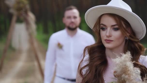 Close Groom Approaches Bride Forest Handsome Young Groom Walking Beautiful — Vídeo de stock