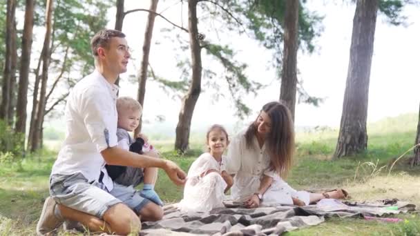 Father Juggles Cones Pine Tree Forest Slow Motion Family Picnic — Stock video