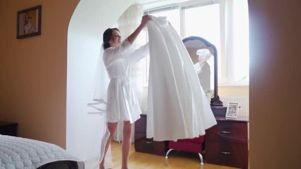 Bride Takes Her Wedding Dress Posing Mirrow Rotating Dress Slow — Stock Video