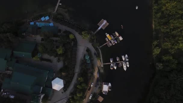 Luftaufnahme Eines Hafenhafens Mit Vielen Booten Archipel Drohnenschuss Hochwertiges Filmmaterial — Stockvideo