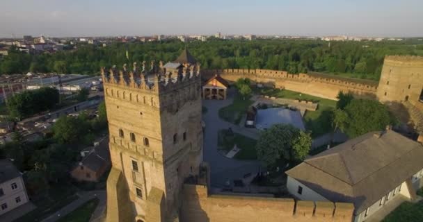 Αεροφωτογραφία Ηλιοβασίλεμα Prince Lubart Πέτρινο Κάστρο Ορόσημο Της Πόλης Lutsk — Αρχείο Βίντεο