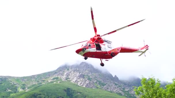 Movimento Lento Ação Resgate Helicóptero Nas Montanhas Parque Nacional Tatras — Vídeo de Stock