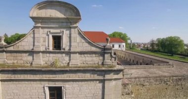 Zbarazh 'daki şatonun manzarası. Yaşlı Zbarazh Kalesi. Yüksek kalite 4k görüntü