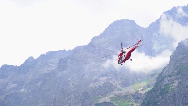 Movimento Lento Ação Resgate Helicóptero Nas Montanhas Parque Nacional Tatras — Vídeo de Stock