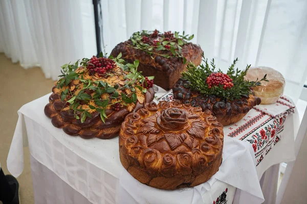 Traditional Wedding Ukrainian Bread Korovai Flowers — Stock Photo, Image