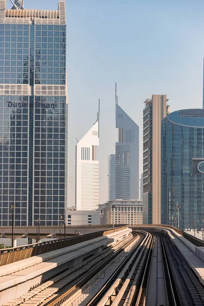 Dubai Emirados Árabes Unidos Novembro 2021 Metrô Dubai Fundo Arranha — Fotografia de Stock