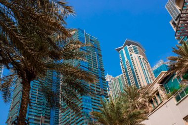 Dubai, BAE - Kasım 06, 2021: Birleşik Arap Emirlikleri 'ndeki lüks Dubai Marina gökdelenleri