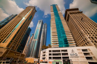 Dubai, BAE - Kasım 06, 2021: Birleşik Arap Emirlikleri 'ndeki lüks Dubai Marina gökdelenleri