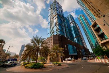 Dubai, BAE - Kasım 06, 2021: Birleşik Arap Emirlikleri 'ndeki lüks Dubai Marina gökdelenleri
