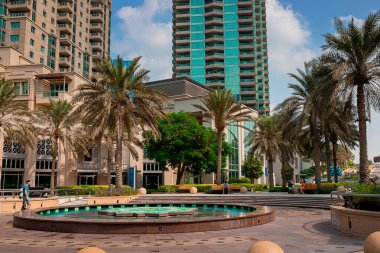 Dubai, BAE - Kasım 06, 2021: Birleşik Arap Emirlikleri 'ndeki lüks Dubai Marina gökdelenleri