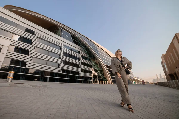 Dubaï Émirats Arabes Unis Novembre 2021 Touriste Féminine Debout Avec — Photo