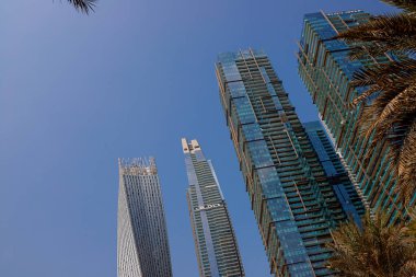 Dubai, BAE - Kasım 06, 2021: Birleşik Arap Emirlikleri 'ndeki lüks Dubai Marina gökdelenleri