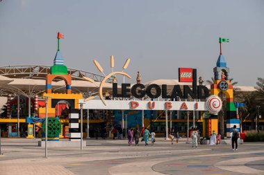 DUBAI; BİRLİK ARAB EMIRATES - 05 Kasım 2021: DUBAI PARK VE RESORT 'taki Legoland parkına giriş