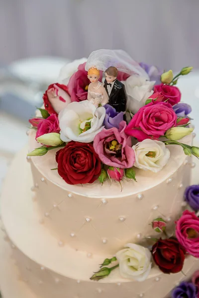 Традиционный Декоративный Красивый Свадебный Торт — стоковое фото