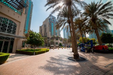 Dubai, BAE - Kasım 06, 2021: Birleşik Arap Emirlikleri 'ndeki lüks Dubai Marina gökdelenleri