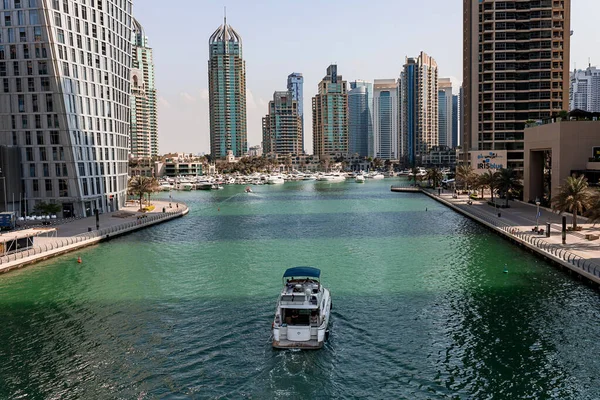 Dubai Uae November 2021 Luxury Dubai Marina Skyscrapers Cruise Boat — Stock Photo, Image