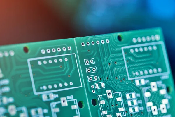 Tablero Sistema Verde Con Microchips Transistores Producción Microchips Nano Informática —  Fotos de Stock
