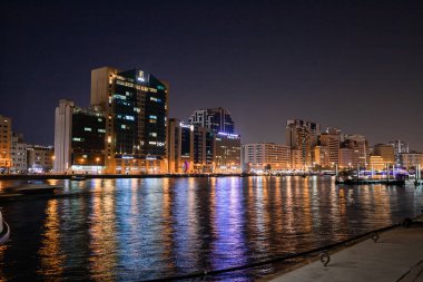 Dubai, BAE, 07 Kasım 2021: Al Seef Area 'daki Dubai Creek' in güzel manzarası