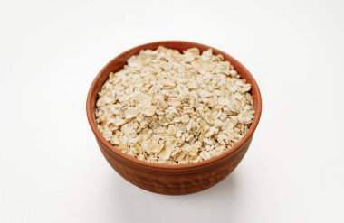 Beyaz arka planda izole edilmiş çanak ve poşetlerdeki yemek. Yüksek kalite fotoğraf