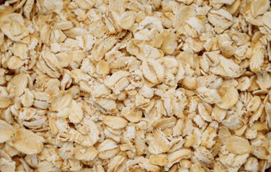 Beyaz arka planda izole edilmiş çanak ve poşetlerdeki yemek. Yüksek kalite fotoğraf