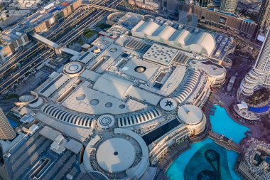 Dubai 'nin şehir manzarası, Burj Halife' nin tepesinden şehir merkezi manzarası