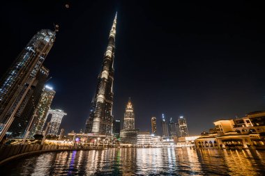 Dubai, BAE - 09 Kasım 2021: Burj Khalifa, Dubai, BAE 'de 829.8 metre yüksekliğinde dünyanın en uzun gökdelenidir.