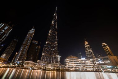 Dubai, BAE - 12 Kasım 2021: Burj Khalifa, Dubai, BAE 'de 829.8 metre yüksekliğinde dünyanın en uzun gökdelenidir.
