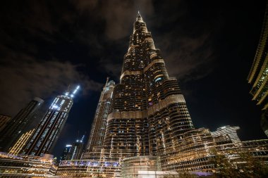 Dubai, BAE - 09 Kasım 2021: Burj Khalifa, Dubai, BAE 'de 829.8 metre yüksekliğinde dünyanın en uzun gökdelenidir.