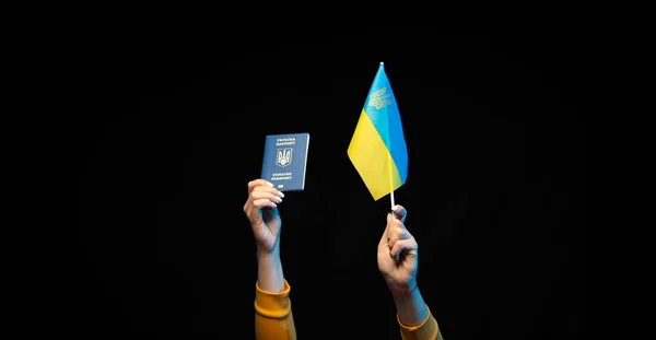 막대와 국가의 여권에 우크라이나 우크라이나 국적의 상징이다 — 스톡 사진
