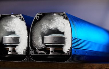 Üst düzey hoparlörler. Müzik stüdyosu hoparlörleri. Ses kayıt stüdyosu için ses sistemi. Profesyonel hoparlör kutusu. Ev sineması için ses ekipmanı. Elektronik müzik konsepti.