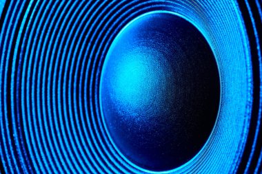 Üst düzey hoparlör. Müzik stüdyosu hoparlörü. Ses kayıt stüdyosu için ses sistemi. Profesyonel hoparlör kutusu. Ev sineması için ses ekipmanı. Elektronik müzik konsepti.