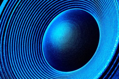 Üst düzey hoparlör. Müzik stüdyosu hoparlörü. Ses kayıt stüdyosu için ses sistemi. Profesyonel hoparlör kutusu. Ev sineması için ses ekipmanı. Elektronik müzik konsepti.