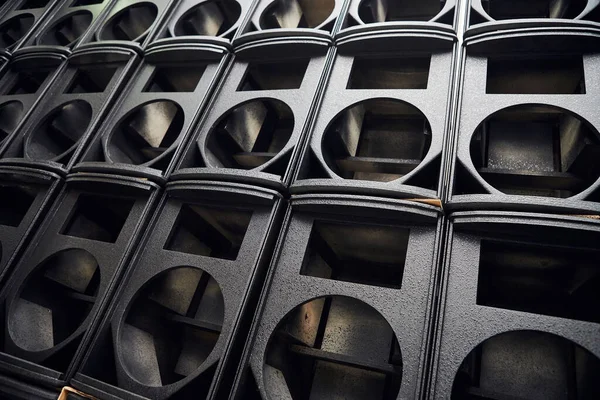 Üst düzey hoparlörler için kutular. Müzik stüdyosu hoparlörleri. Ses kayıt stüdyosu için ses sistemi. Profesyonel hoparlör kutusu. Ev sineması için ses ekipmanı. Elektronik müzik konsepti.