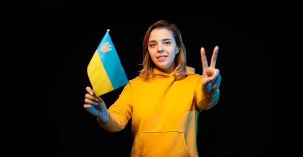 Bandeira Nacional Ucrânia Menina Ucraniana Bonita Com Bandeira Governo Uma — Fotografia de Stock