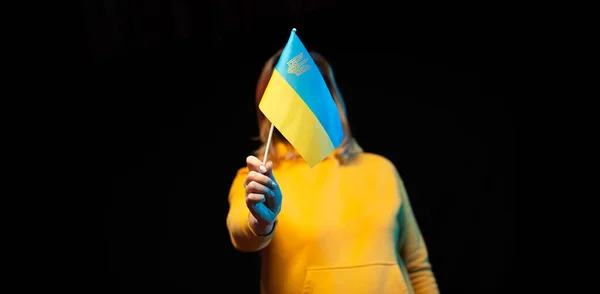 Ukrainas Nationella Flagga Vacker Ukrainska Flicka Med Regeringens Flagga Pinne — Stockfoto