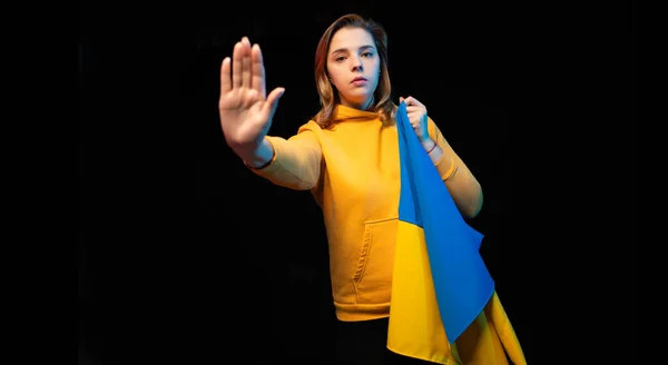 우크라이나 국기가 색으로 칠해져 아름다운 러시아 우크라이나 우크라이나에 기도를 전쟁을 — 스톡 사진