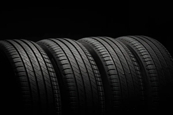 Gomme Auto Nuove Gruppo Ruote Fondo Scuro Pneumatici Estivi Con — Foto Stock