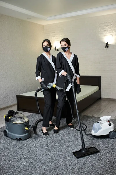 Portrait Cleaning Service Company Employees House Mopping Professional Equipment — Photo