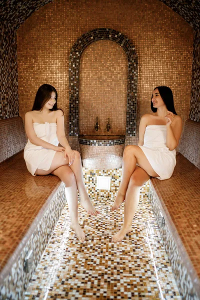 Beauty Spa Healthy Lifestyle Concept Beautiful Young Girls Relaxing Luxury — ストック写真
