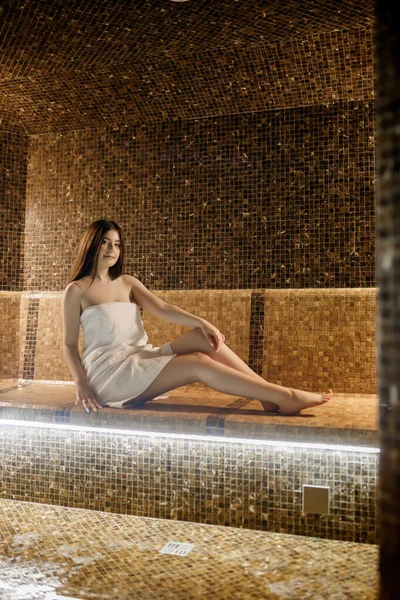 Beauty Spa Healthy Lifestyle Concept Beautiful Young Girl Relaxing Luxury — ストック写真